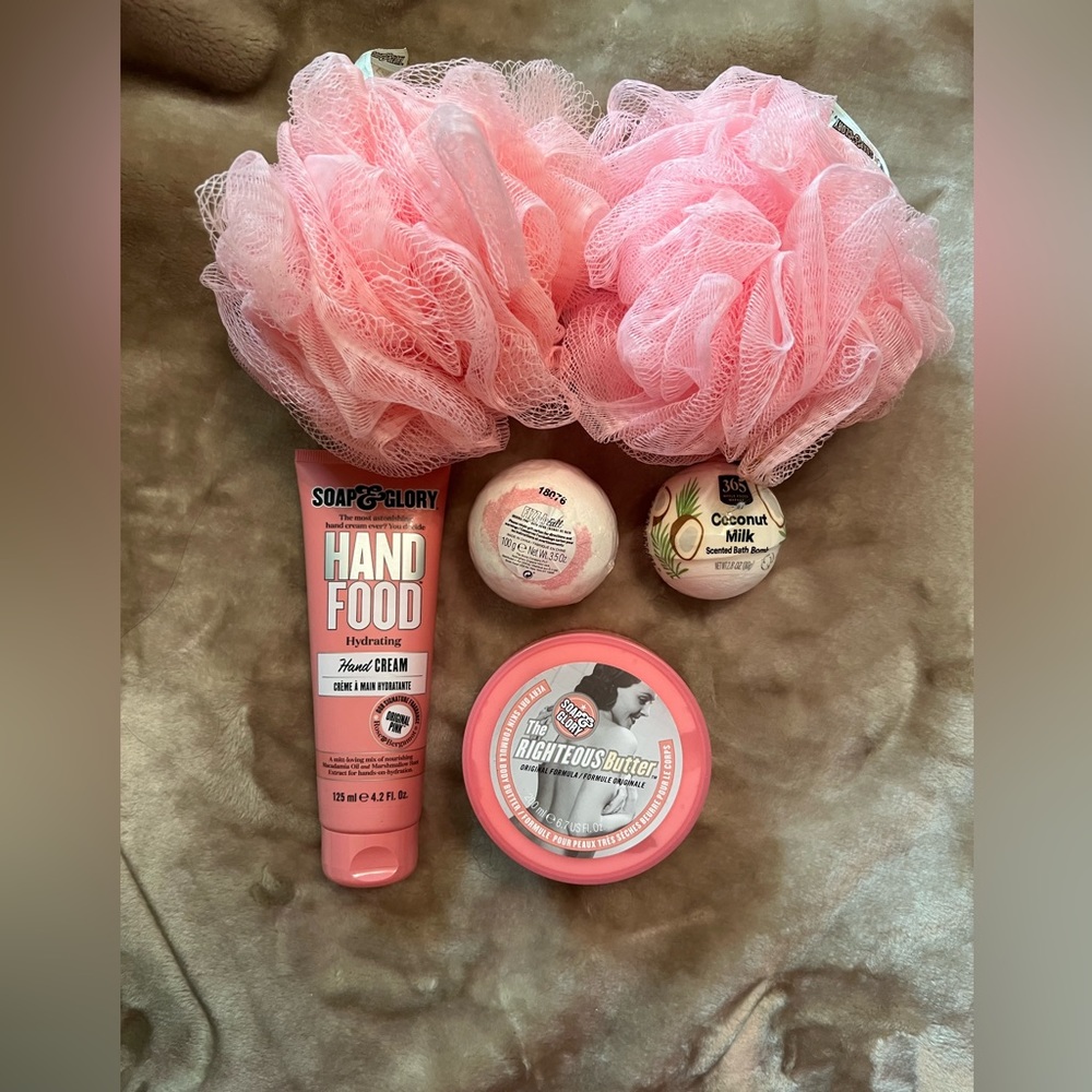 ✅Soap and glory bundle.